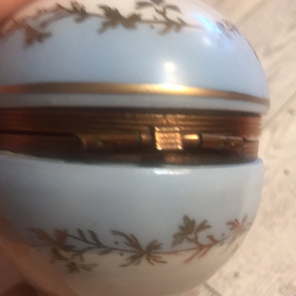 Vintage Handpainted Egg shaped trinket box - Picture 6 of 7